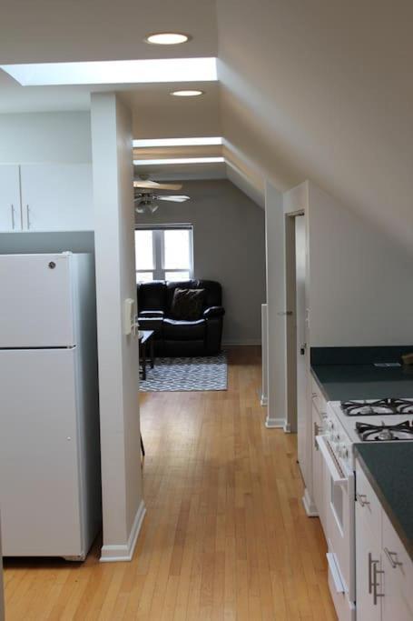 Lincoln Park Living - 3 Queen Beds - Sleeps 6 Чикаго Екстер'єр фото